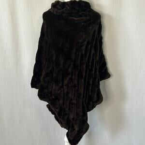 Le Moda Faux Fur Poncho Cape Brown One Size Soft Cozy Wrap Shawl